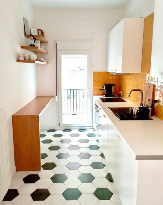 Stylish City Flat Near Promenade Salonic Exterior foto